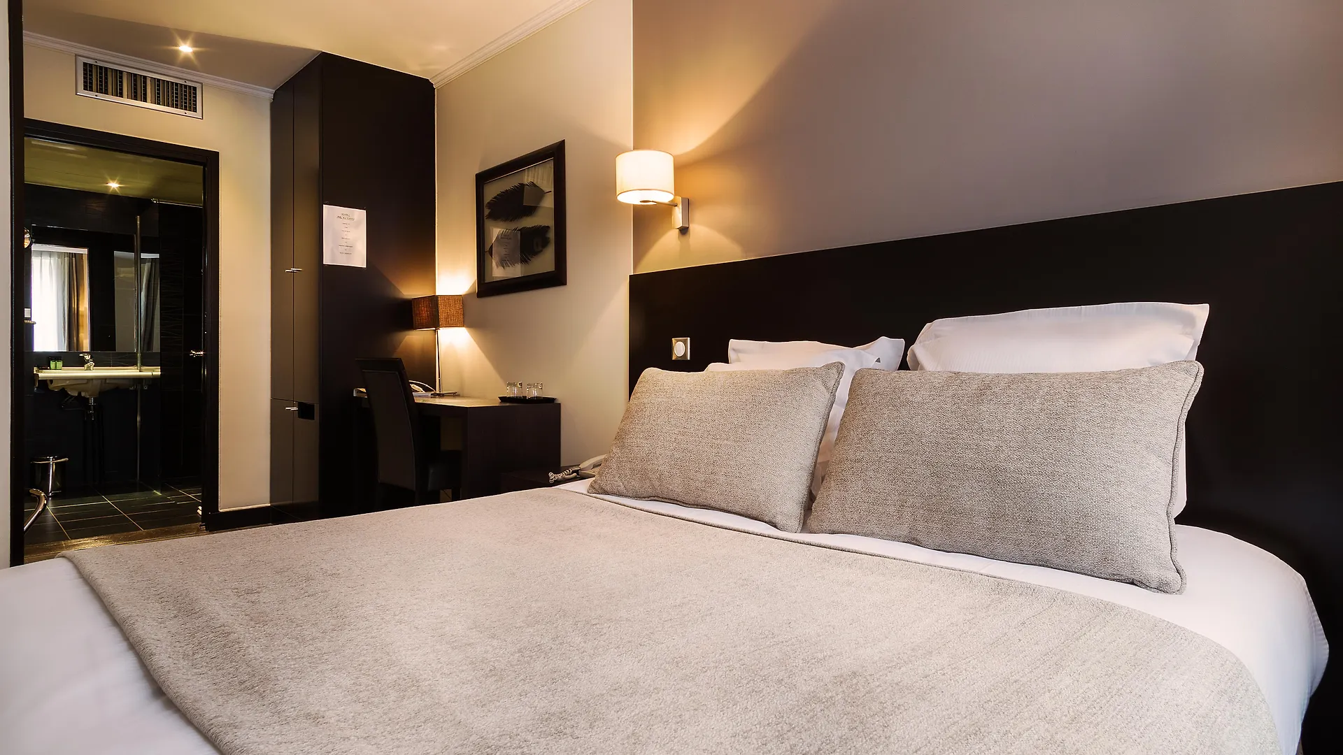 Hotel Arc Elysées 3*
