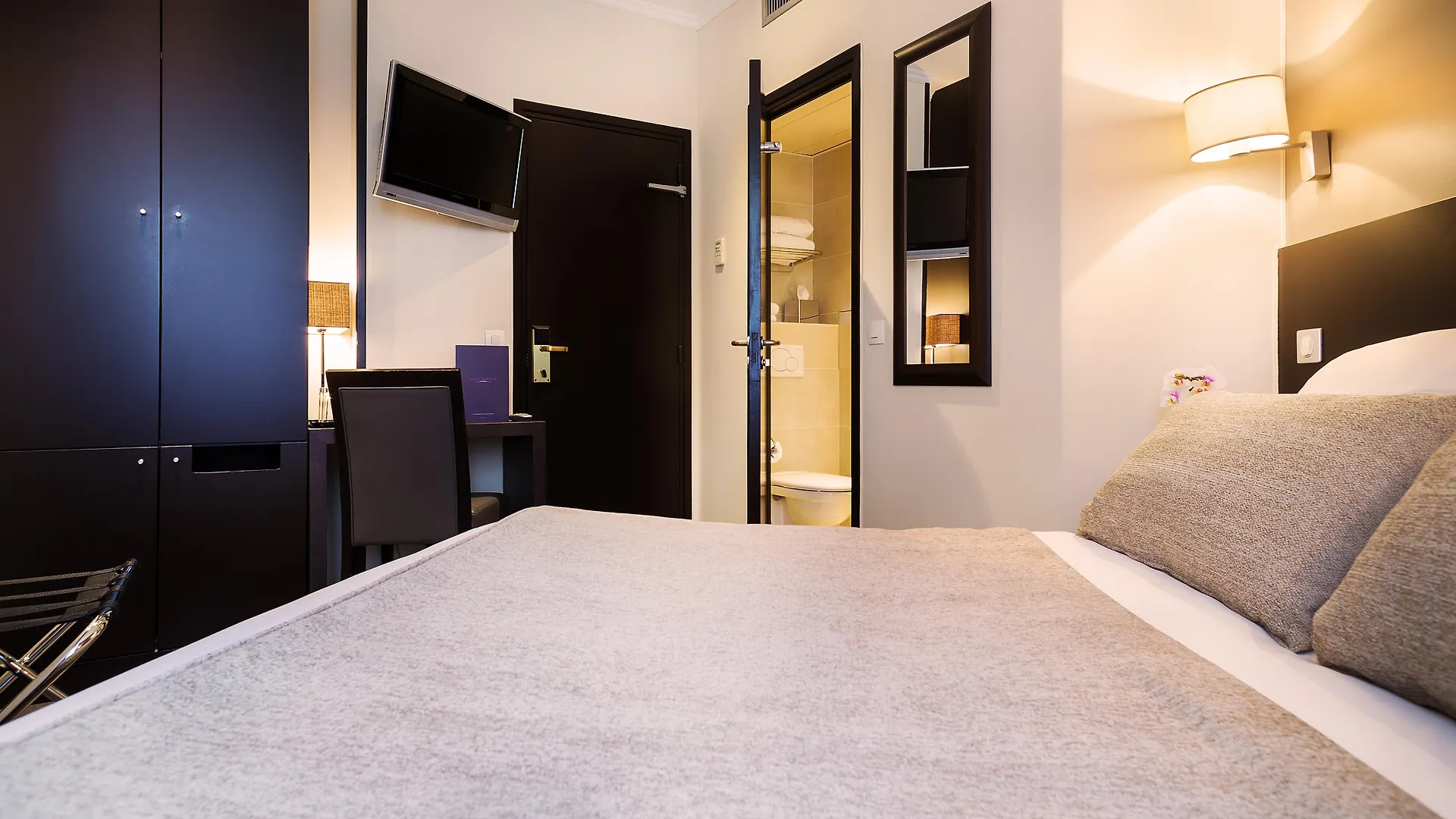 Hotel Arc Elysees Paris