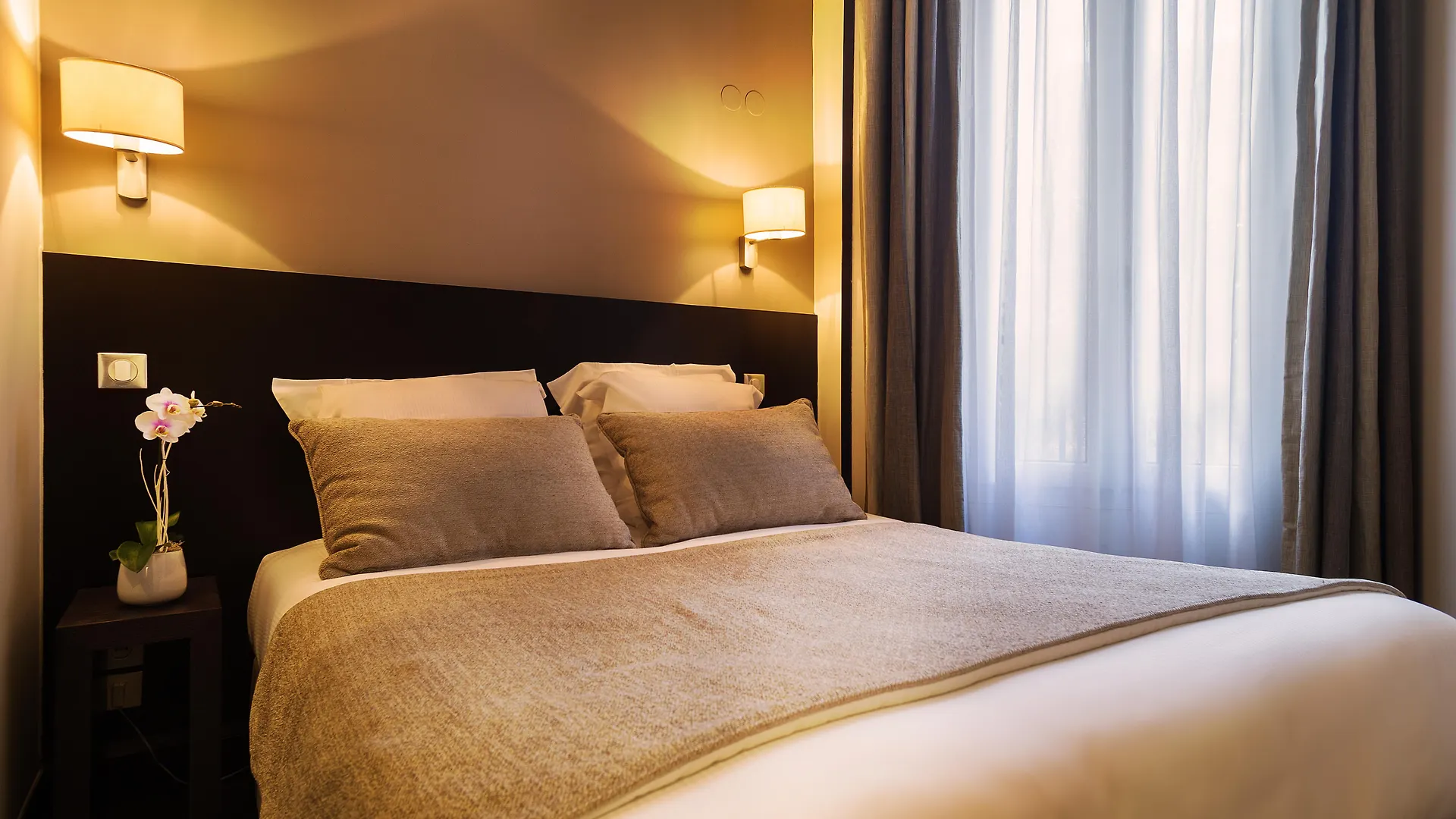 Arc Elysees Hotel