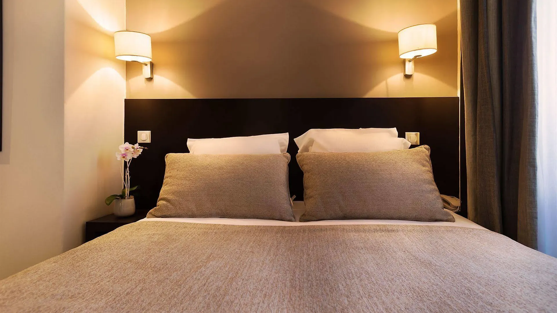 Hotel Arc Elysees Paris